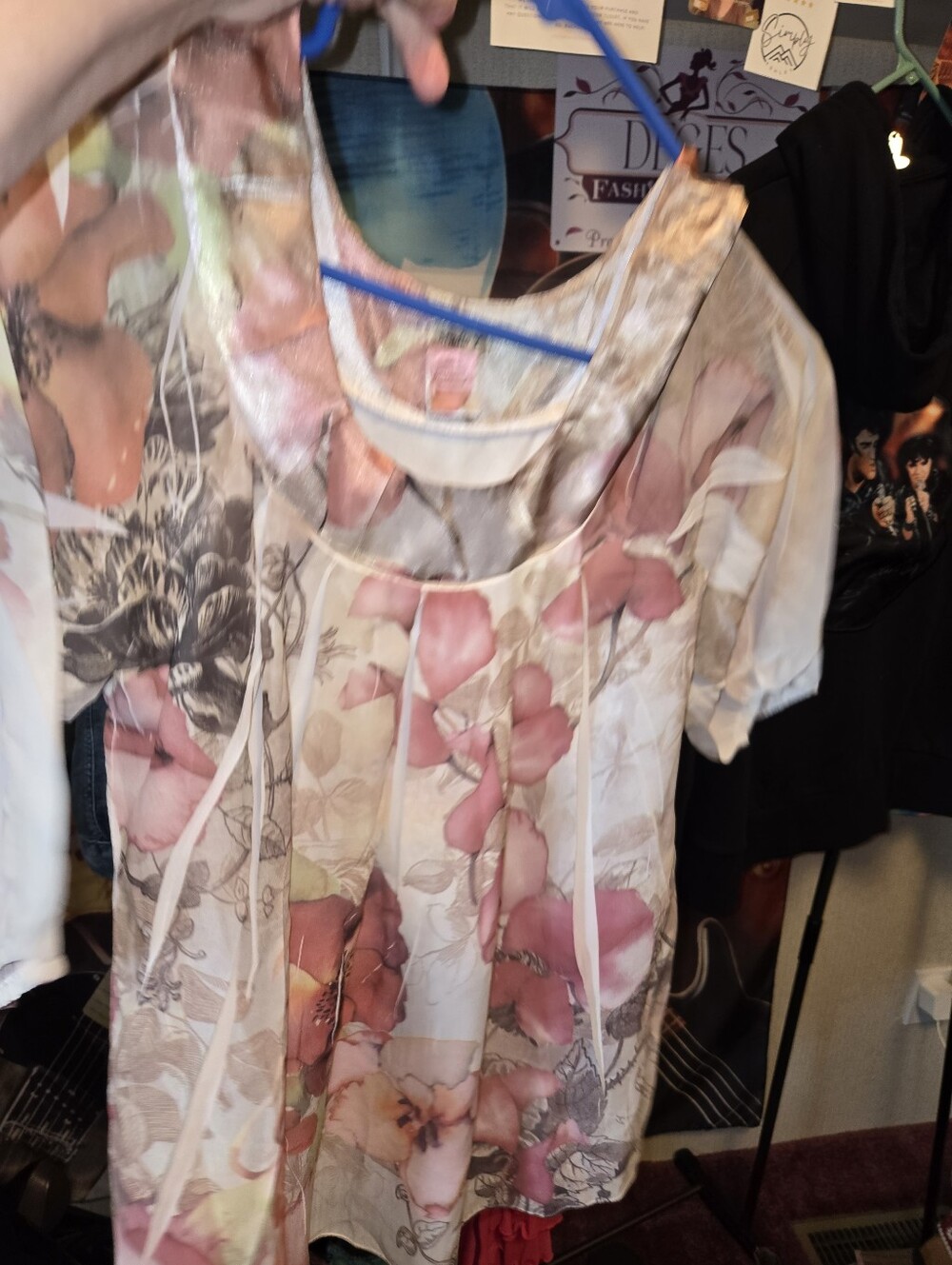 Studio Y Cream and Pink Floral Short Sleeve Top